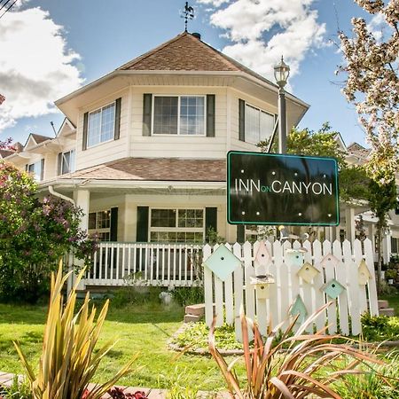 Inn On Canyon Radium Hot Springs Exterior foto