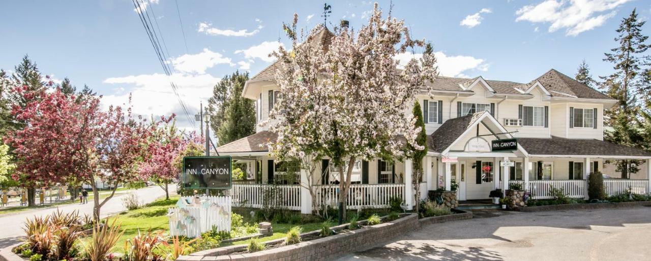 Inn On Canyon Radium Hot Springs Exterior foto